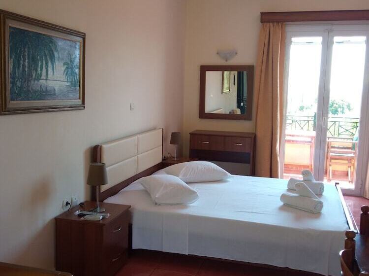 Отель Vitoratos Studios