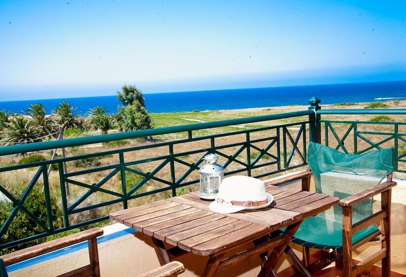 Отель Vitoratos Studios