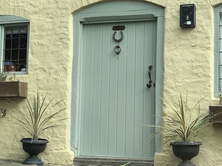 Impeccable 3 Bed 17th Century Luxury Cottage