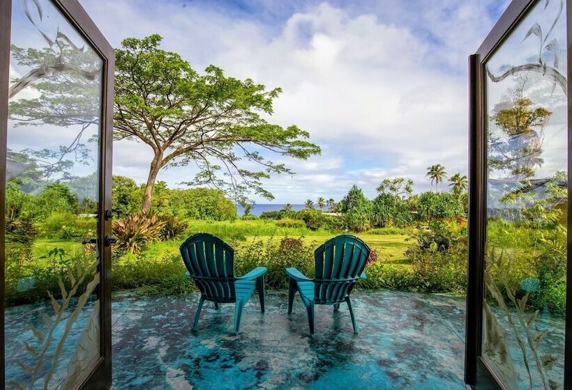 Kalani Oceanside Retreat