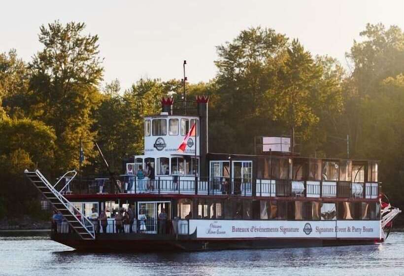 Kokomo Inn   Tropical Riverfront B&b