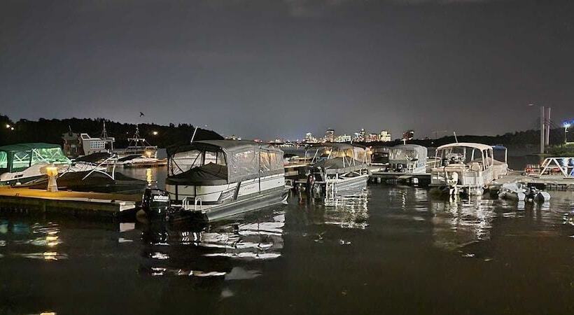 Kokomo Inn   Tropical Riverfront B&b