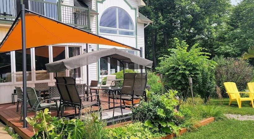 Kokomo Inn   Tropical Riverfront B&b