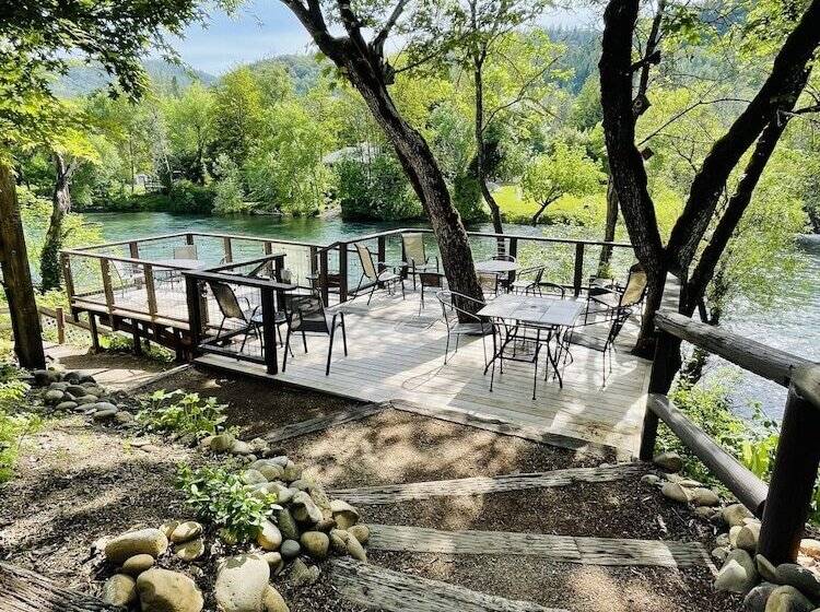 모텔 Riverfront Lodging