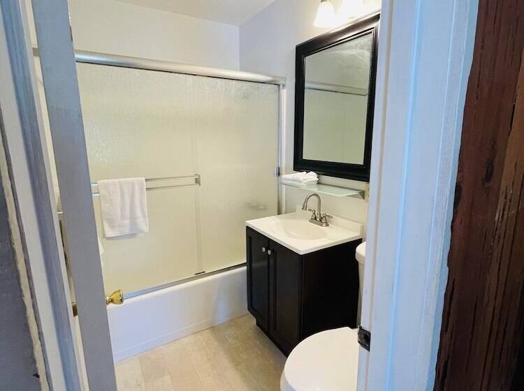 모텔 Riverfront Lodging