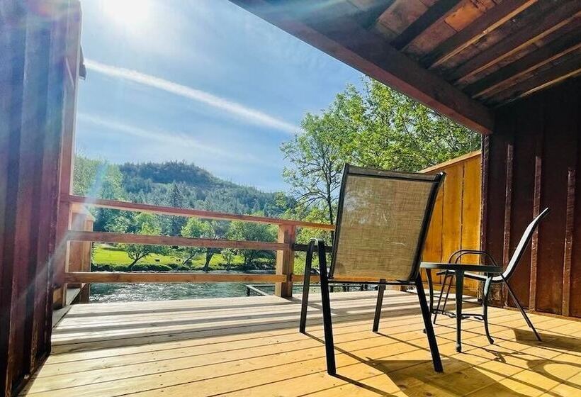 모텔 Riverfront Lodging