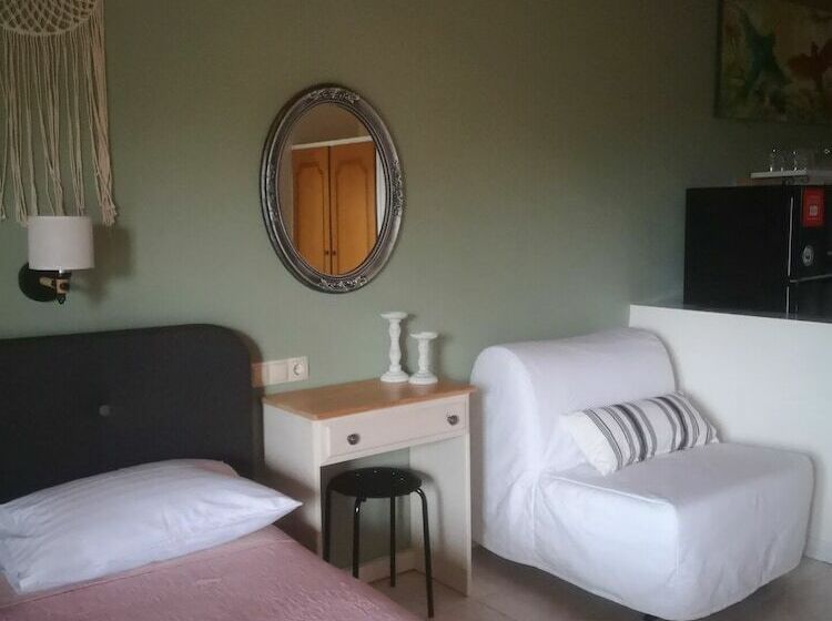 פנסיון Achillion B&b