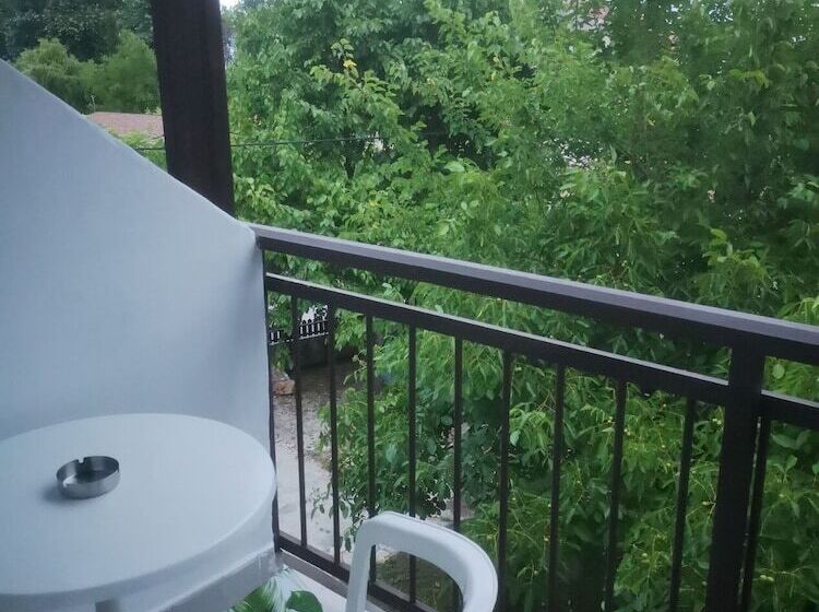 פנסיון Achillion B&b