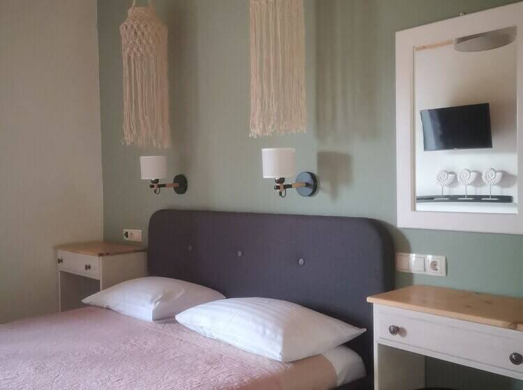 פנסיון Achillion B&b