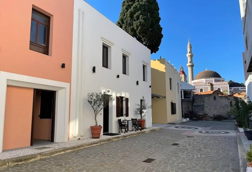پانسیون Utopia Luxury Suites
