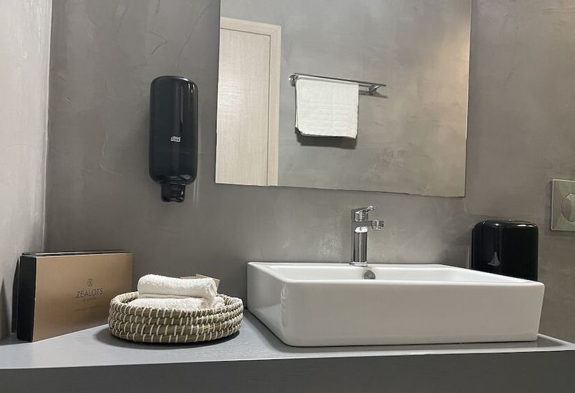 پانسیون Utopia Luxury Suites