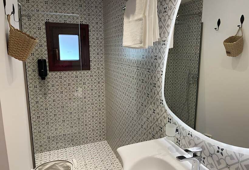 پانسیون Utopia Luxury Suites