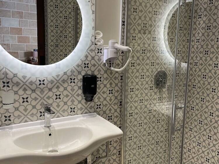 膳宿费 Utopia Luxury Suites