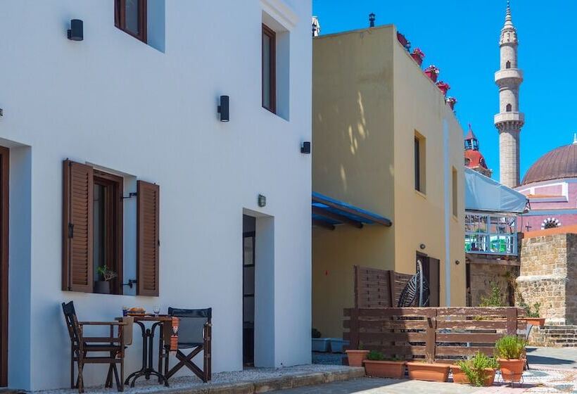 پانسیون Utopia Luxury Suites