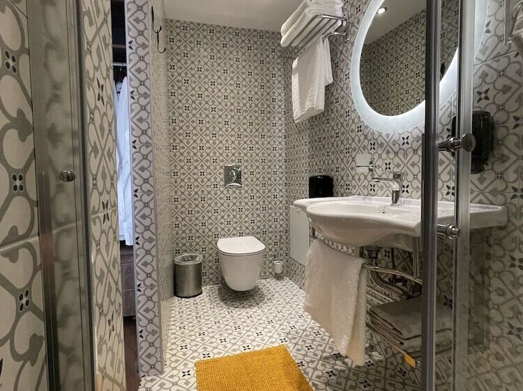 膳宿费 Utopia Luxury Suites