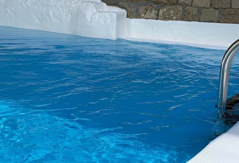 膳宿费 Utopia Luxury Suites