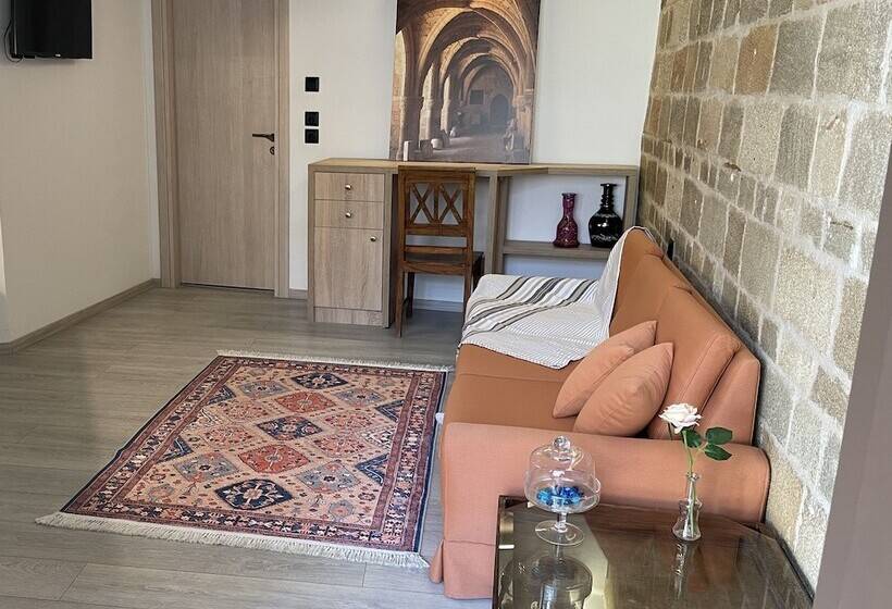 膳宿费 Utopia Luxury Suites