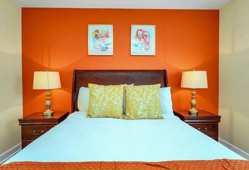 Perfect For Families! Comfortable Villa With Private Pool Area, Close To Parks And Shopping!