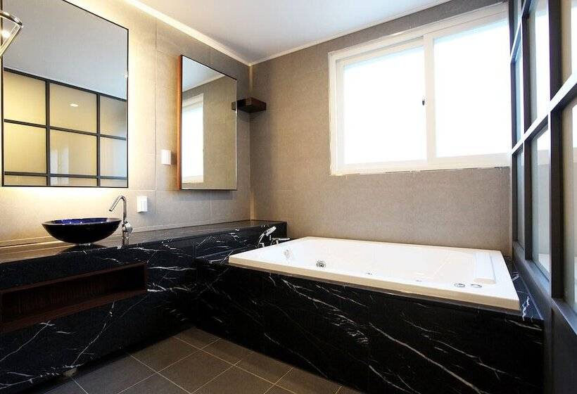 Pocheon Hotel Commune Motel
