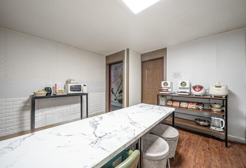 Pohang Ocheon Party Rock Motel