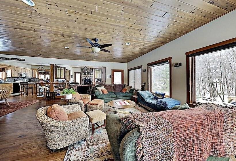 Ravensong Lodge