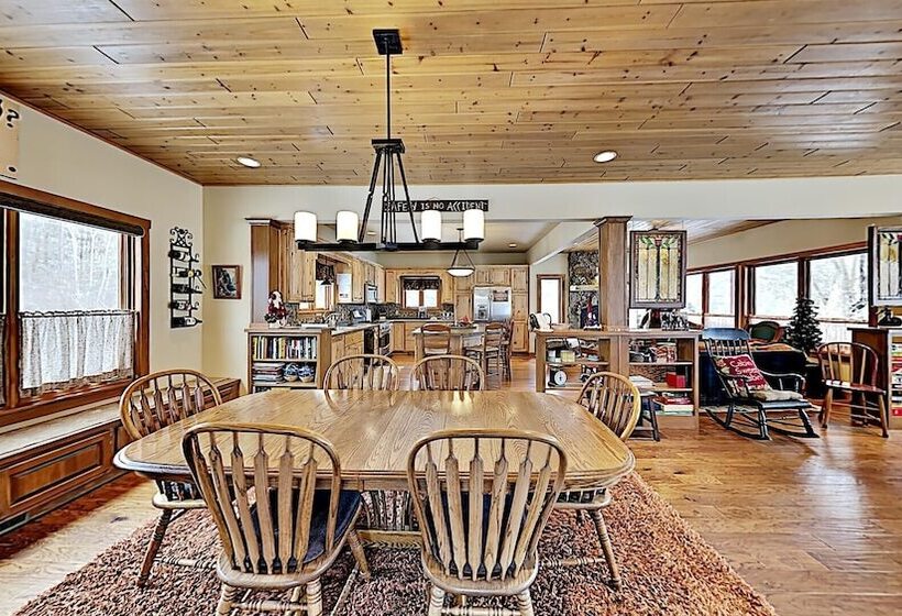 Ravensong Lodge