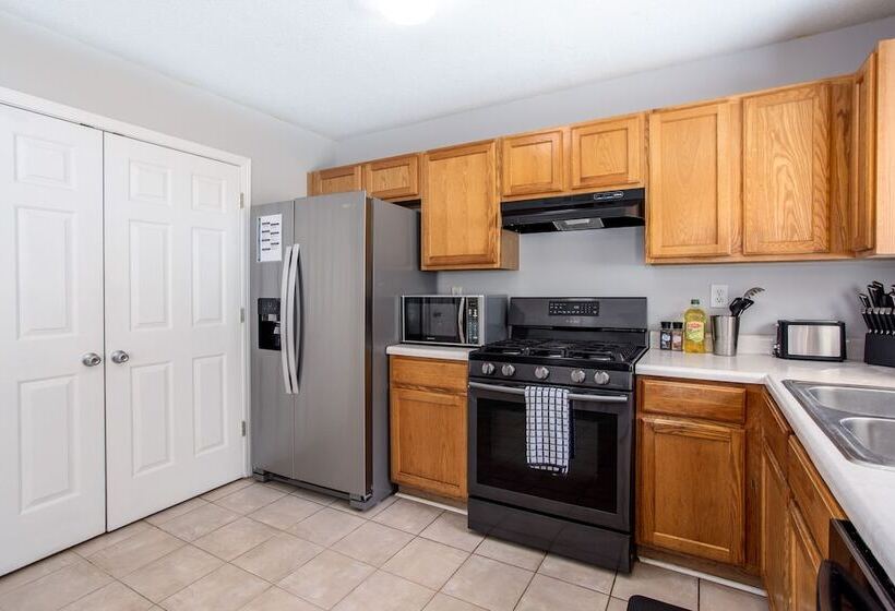 إقامة Basketball Court Cozy 3 Br In Decatur