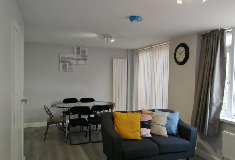 Резиденция Bluewater House Immaculate 4 Bed In Greenhithe