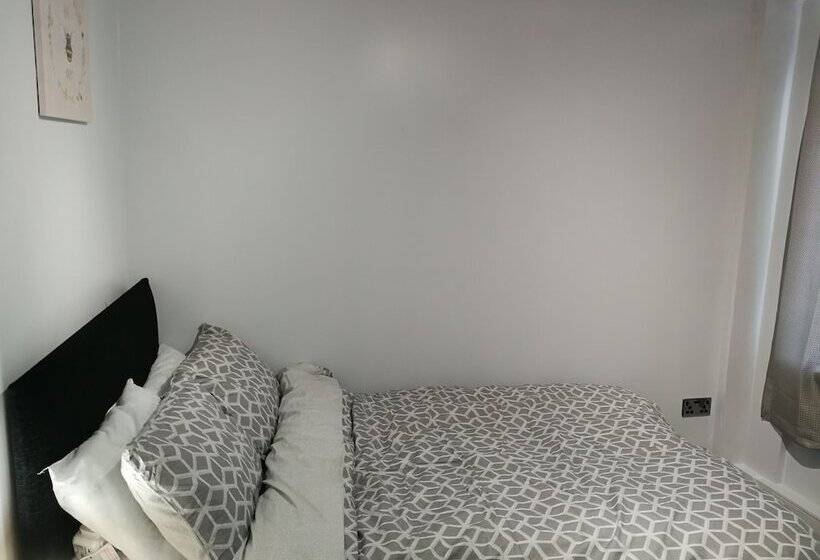 Резиденция Bluewater House Immaculate 4 Bed In Greenhithe