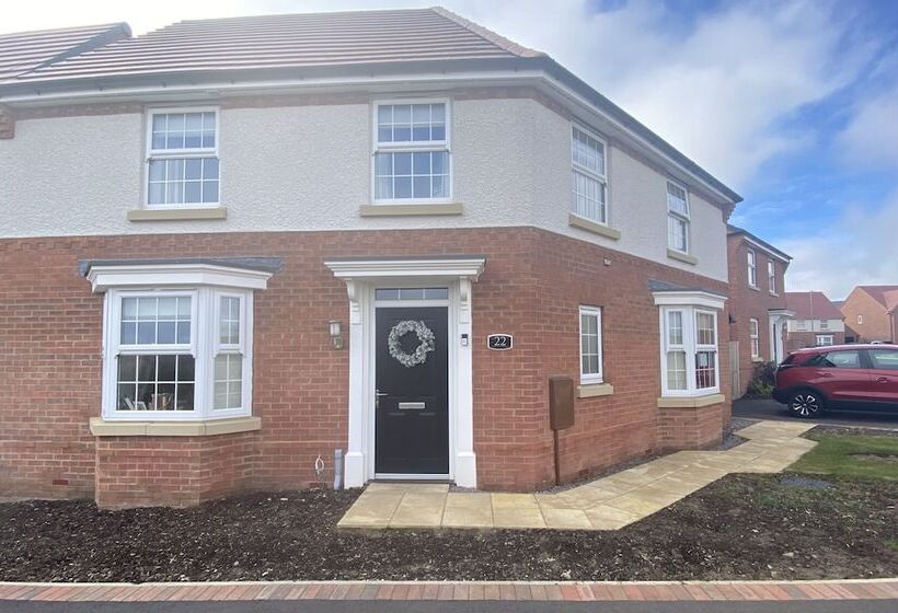 Резиденция Charming 4 Bed House In Grantham