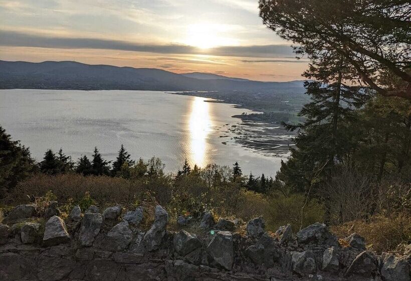 住所  Forest View Impeccable Two Bedroom House