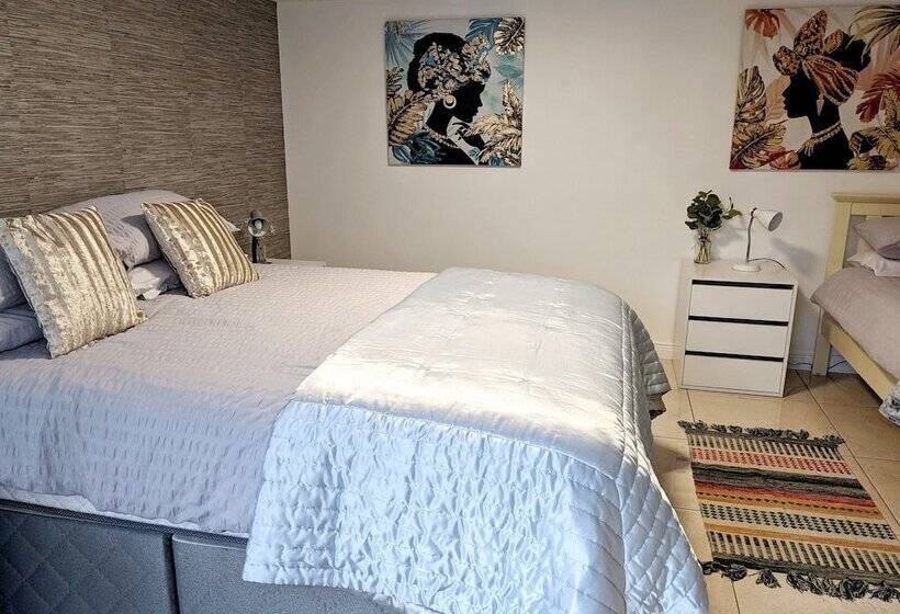 住所  Forest View Impeccable Two Bedroom House