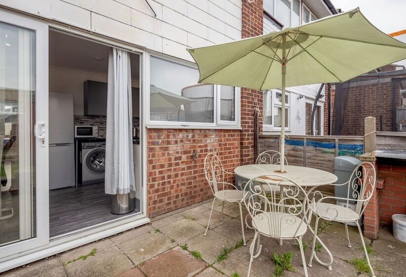 Резиденция Tms Lovely 3 Bed House Tilbury Free Parking