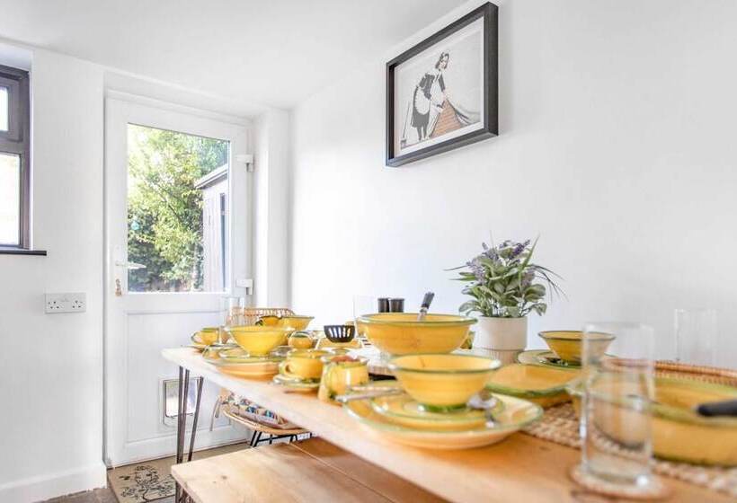 Stunning Character 2bed Cottage In St Albans Wifi