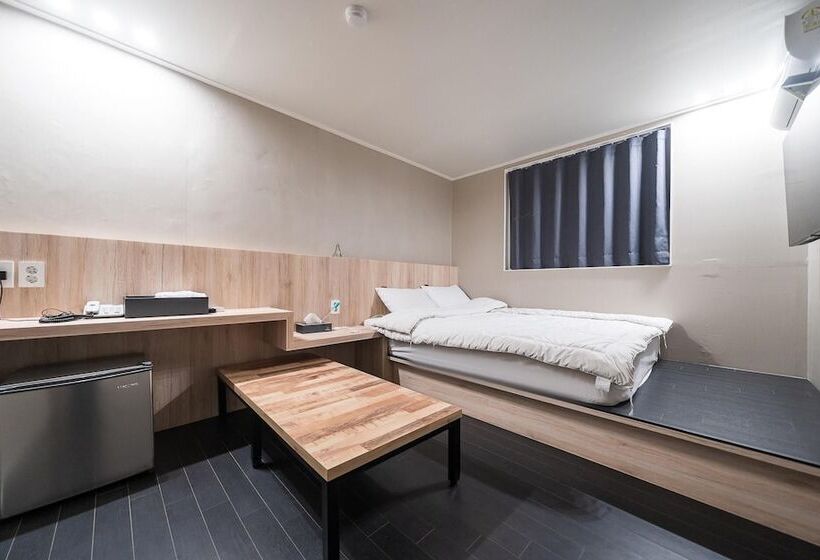 Suwon Movie Motel