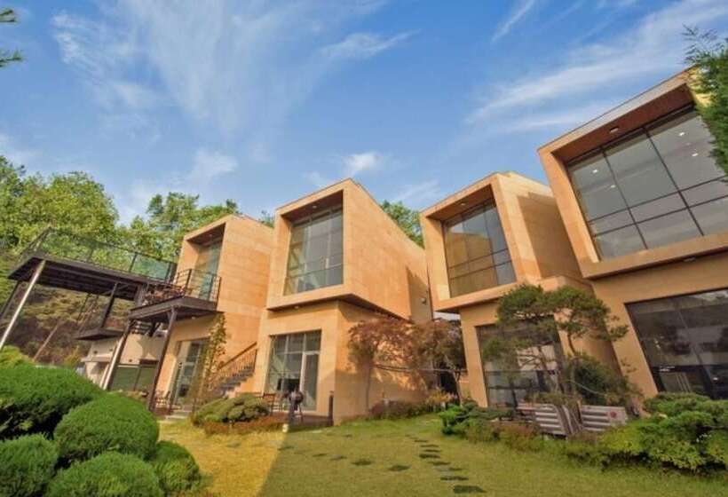 Taean Bohemia Village Pension