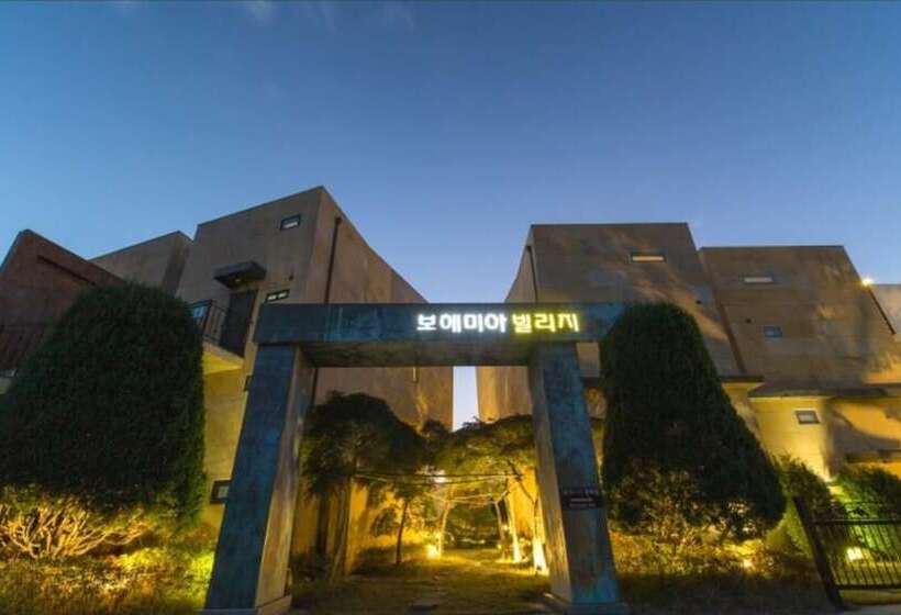 Taean Bohemia Village Pension