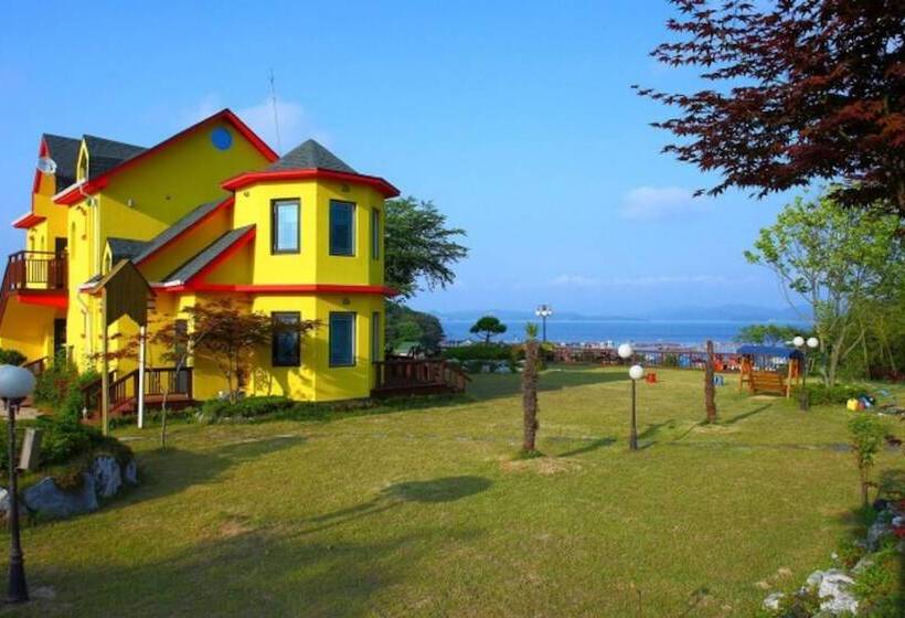 Taean Lemon Treen Pension