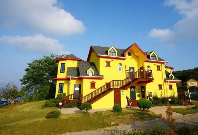 Taean Lemon Treen Pension