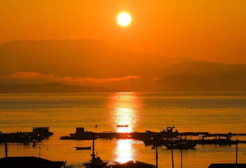 Taean Lemon Treen Pension