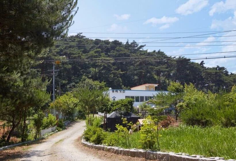 Taean Songjuk Gaheon Pension