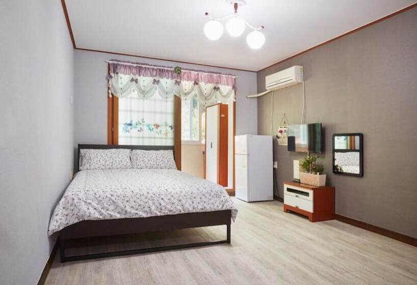 Taean Songjuk Gaheon Pension