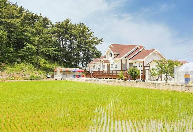 Taean Teuranjageunseong Pension