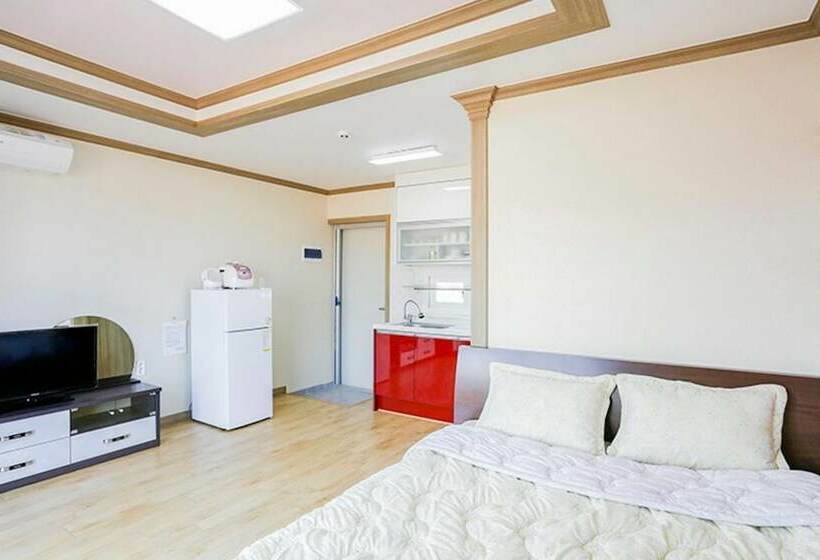 Taean Teuranjageunseong Pension