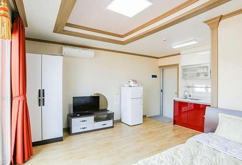 Taean Teuranjageunseong Pension