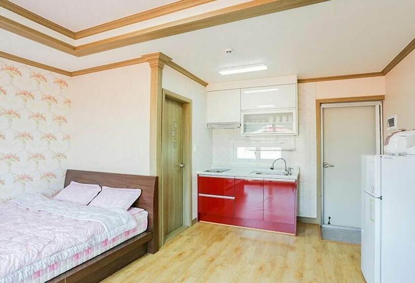 Taean Teuranjageunseong Pension