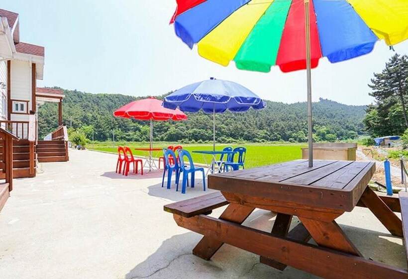 Taean Teuranjageunseong Pension