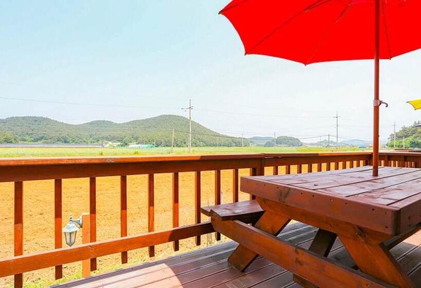 Taean Teuranjageunseong Pension