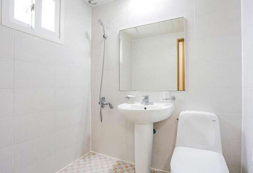 Taean Teuranjageunseong Pension