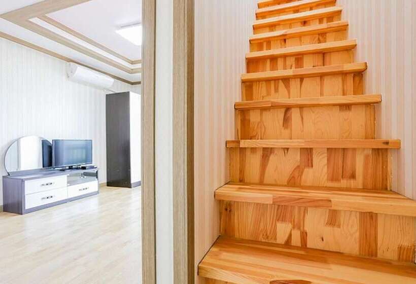 Taean Teuranjageunseong Pension